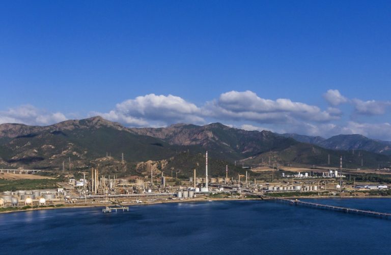 Export a picco in Sardegna a causa del petrolio, bene le altre merci