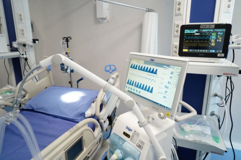 Covid, meno ricoverati in terapia intensiva sul totale