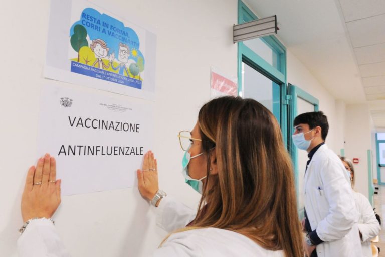 Influenza, consegnate a medici ASL Lazio 607 mila dosi vaccino