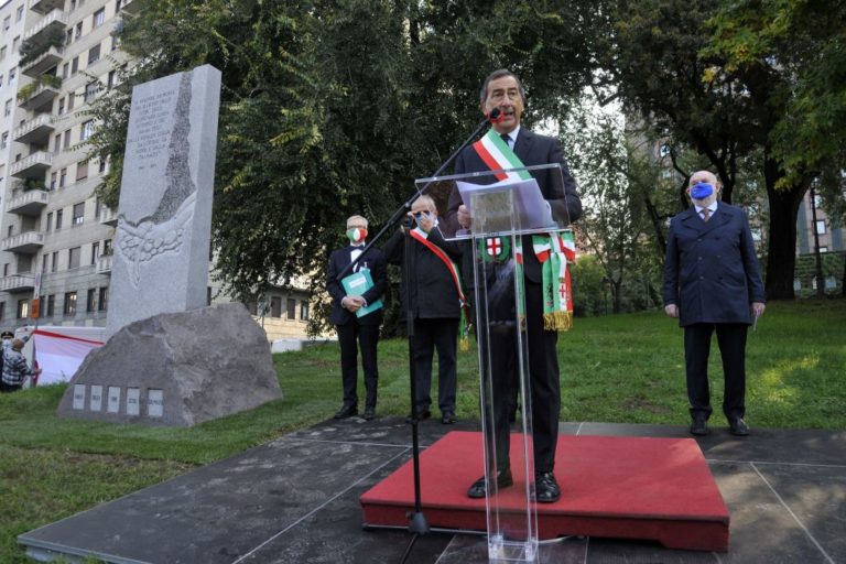 Foibe, inaugurato a Milano il monumento della memoria