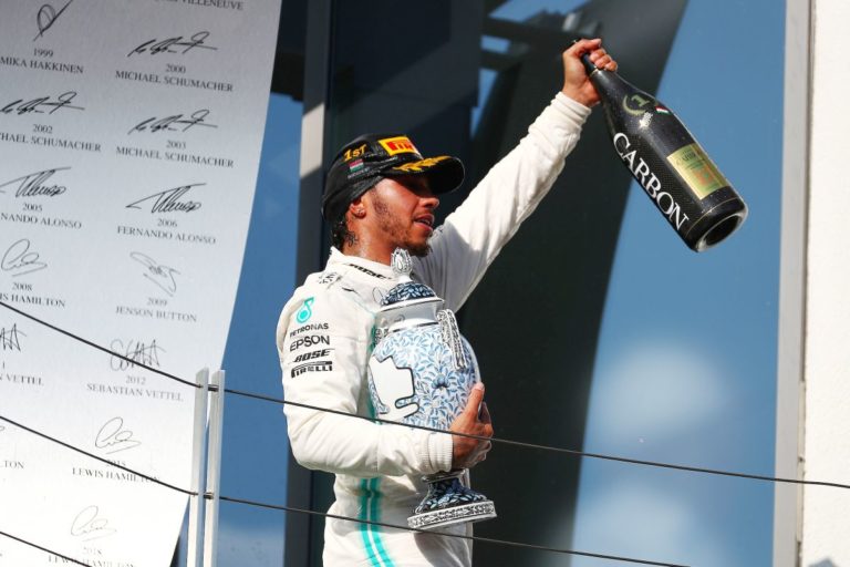 Hamilton vince Gp Eifel ed eguaglia Michael Schumacher, Leclerc 7°