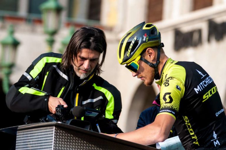 Altri otto positivi al Giro, si ritirano Mitchelton e Jumbo