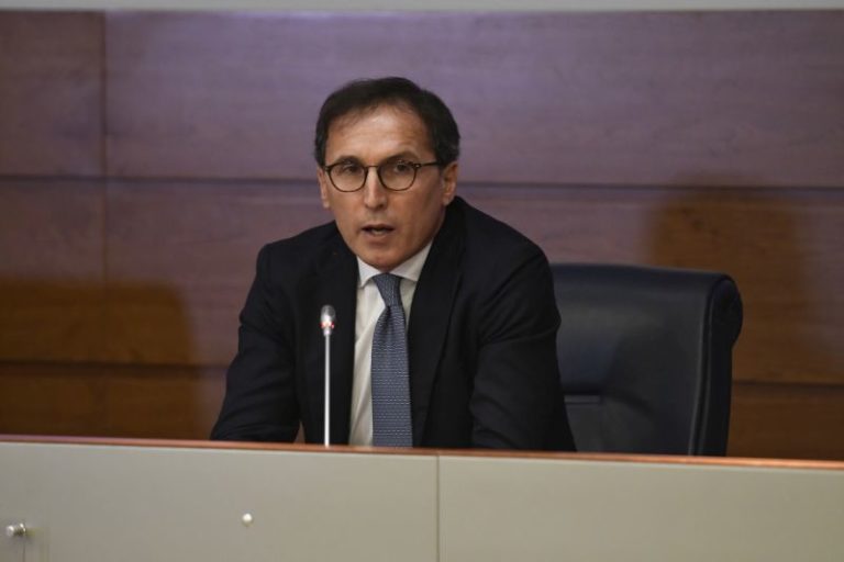 Coronavirus, Boccia “Protezione e difesa della vita prima di tutto”