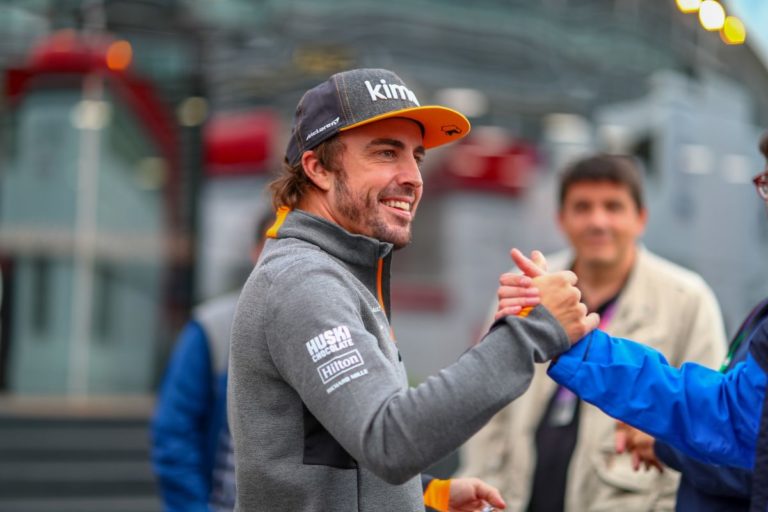 Alonso è tornato, in pista a Barcellona con la Renault RS20