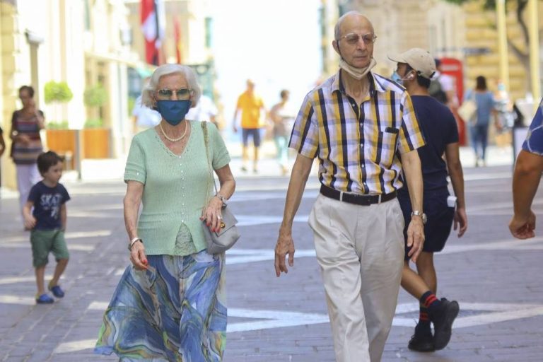 Covid-19. Malta, deaths and positive cases close to hundred every day