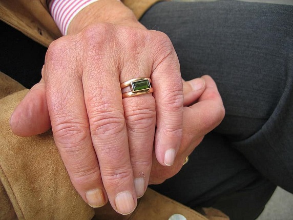 Toscana, dal fine settimana stop alle visite nelle residenze per anziani