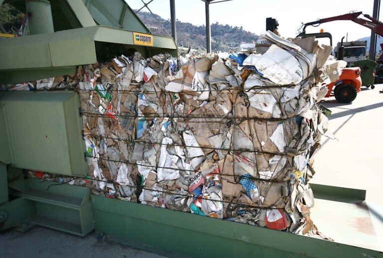 Rifiuti, effetto covid su raccolta e riclo carta per 2020 -3,2%