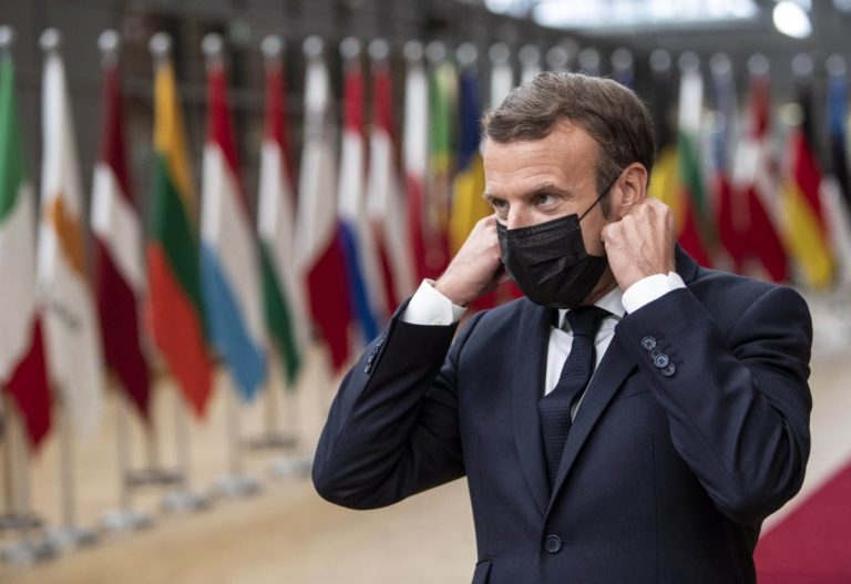 Macron “Coprifuoco nella regione di Parigi”