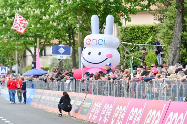 Narvaez vince in solitaria a Cesenatico, Almeida sempre rosa
