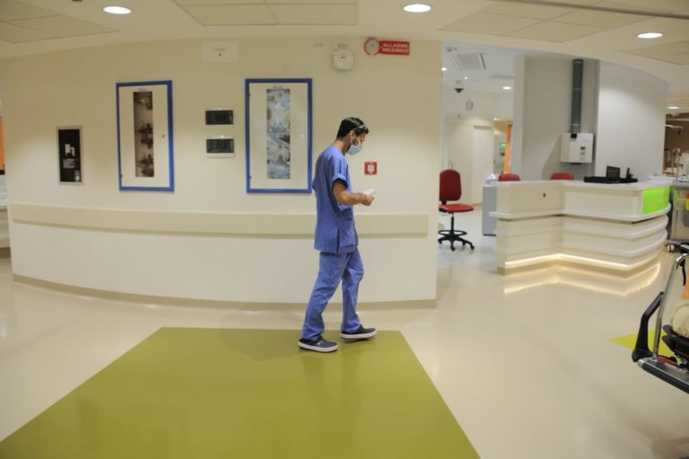 Giani “Firmerò ordinanza per uniformare accesso visitatori in ospedale”