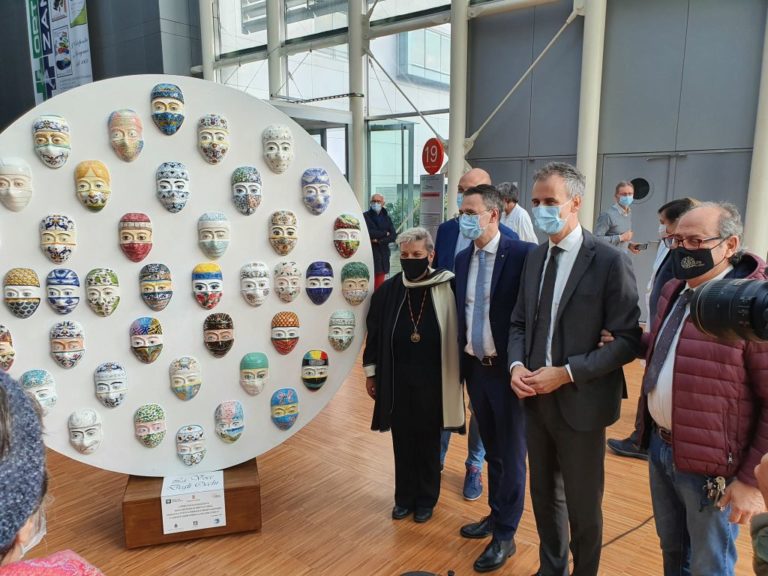 Coronavirus, “La voce degli occhi” all’ospedale di Bergamo