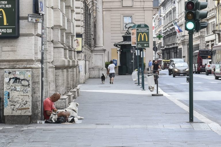 Caritas, aumentano i nuovi poveri