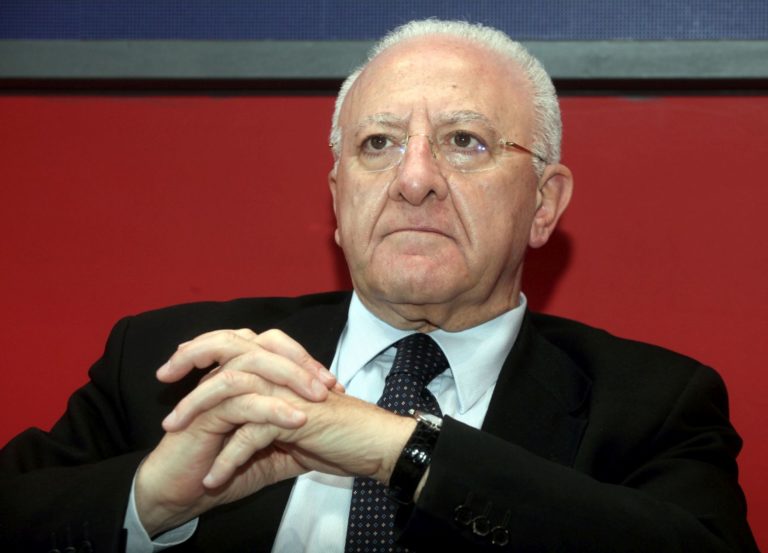 De Luca “In Campania tessere a chi si vaccina”