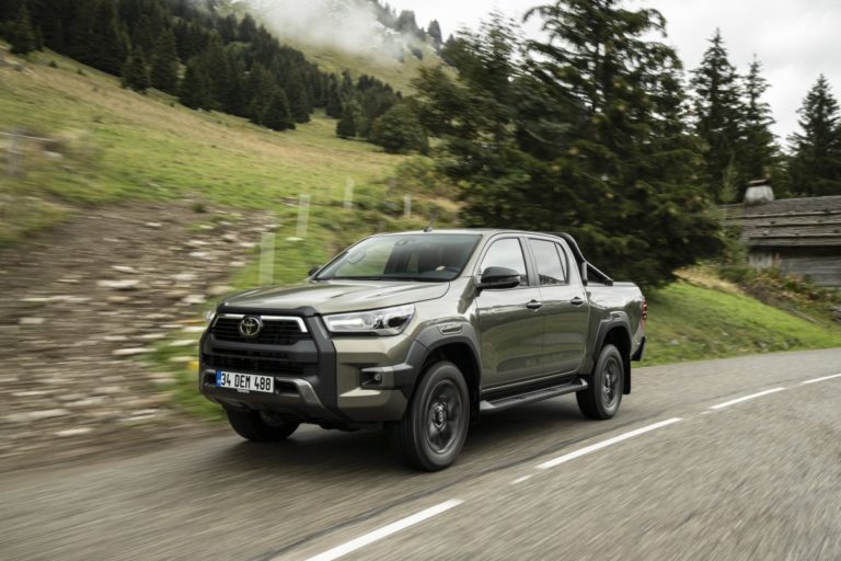 Toyota presenta il nuovo HILUX, il pick up della gamma professional