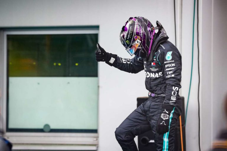 Hamilton in pole a Portimao, seconda fila per Leclerc