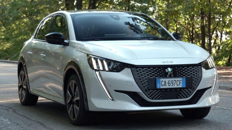 Peugeot e-208, Tracciata strada per nuova esperienza di guida