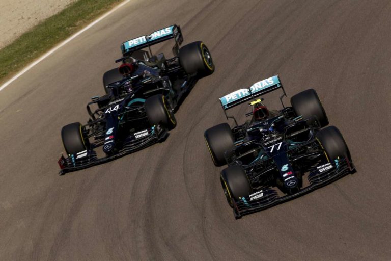 Bottas si prende la pole a Imola, Leclerc in quarta fila