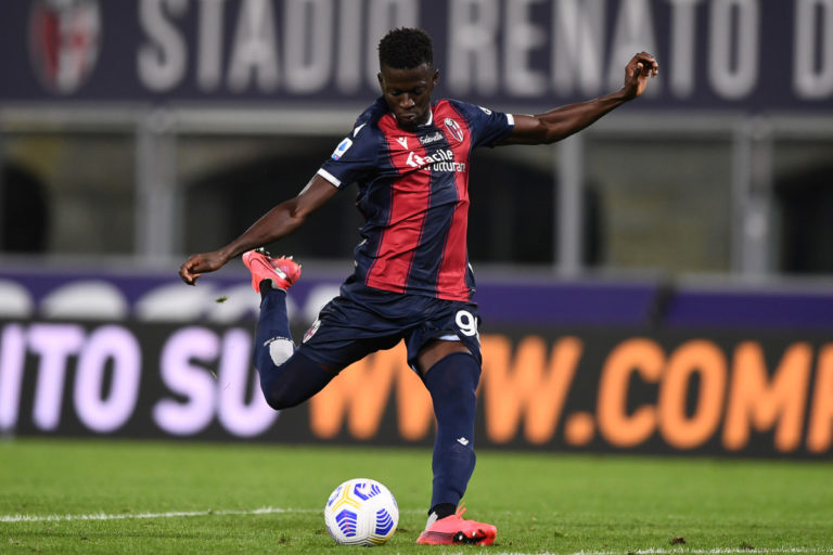 Bologna batte 3-2 Cagliari, doppietta Barrow e gol Soriano