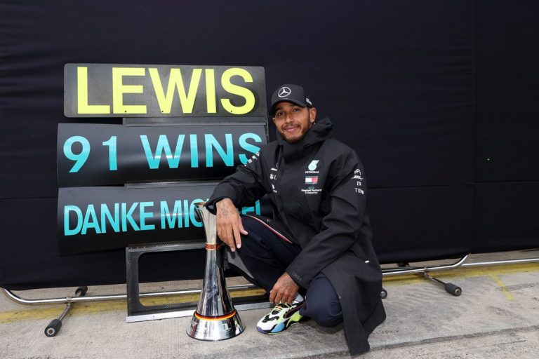Gp Eifel a Hamilton che eguaglia Schumacher, Leclerc 7°