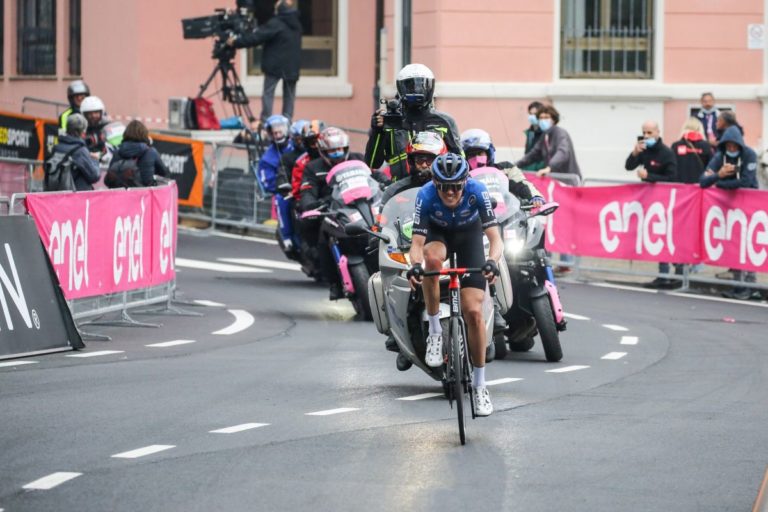 O’Connor trionfa al Giro, Almeida resta maglia rosa