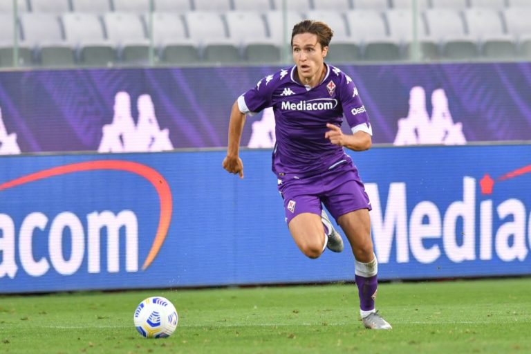 Chiesa va alla Juve, Smalling torna alla Roma col brivido