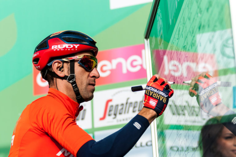Caicedo vince sull’Etna al Giro, Almeida nuova maglia rosa