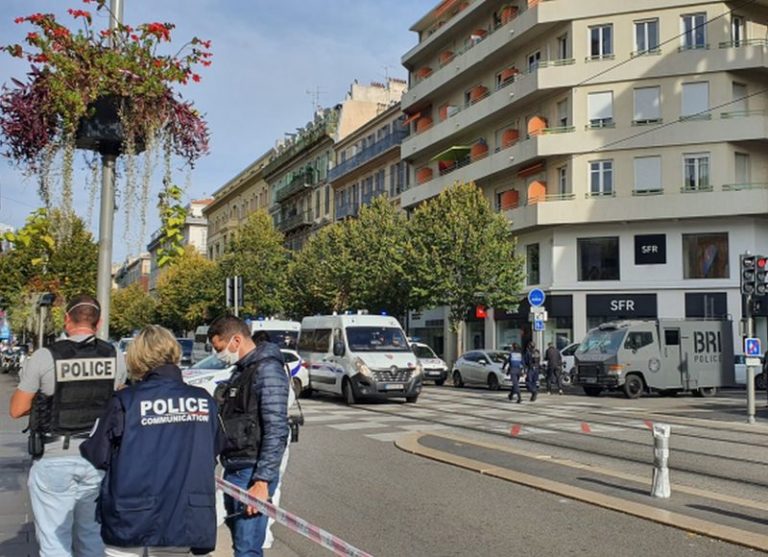 Francia sotto attacco terroristico, 3 morti a Nizza