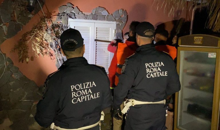 Abbattute ville Casamonica, Raggi “battaglia per la legalità va avanti”