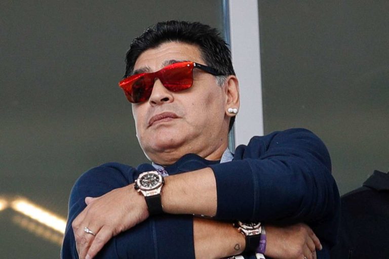 Maradona in ospedale, il medico “E’ triste, utili degli accertamenti”