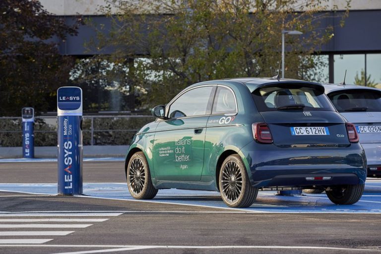 LeasysGO!, primo servizio car sharing con 500 elettrica
