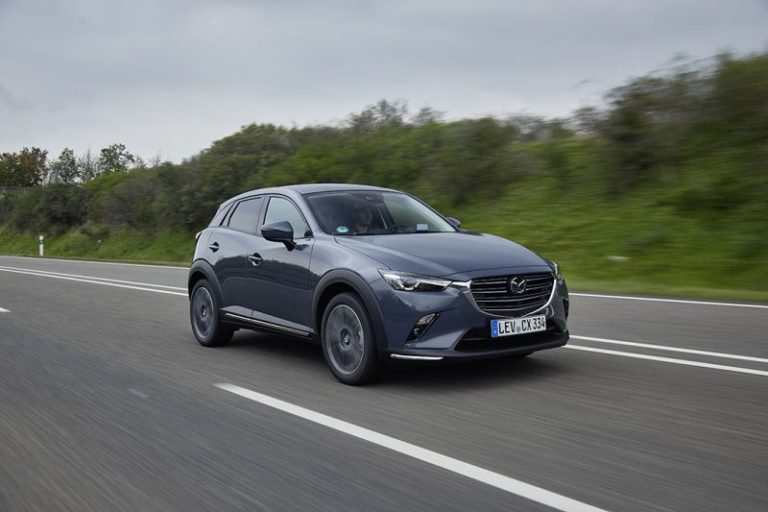 Mazda, stile rinnovato e nuove tecnologie per il crossover CX-3