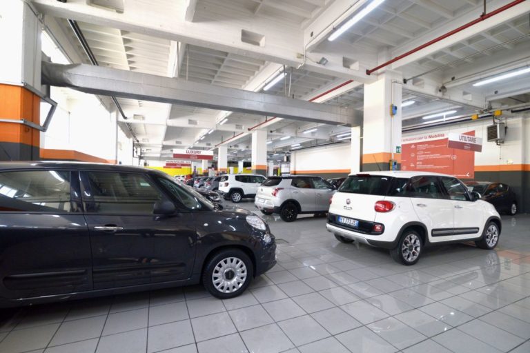 Regolarmente aperte le concessionarie auto anche nelle zone rosse