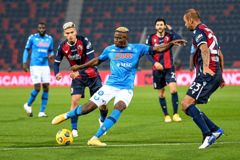 Il Napoli espugna Bologna, decide Osimhen