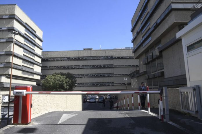 TRIBUNALE DI ROMA INGRESSO VIA VARISCO 20 ESTERNO CONTROLLI SORVEGLIANZA SBARRA