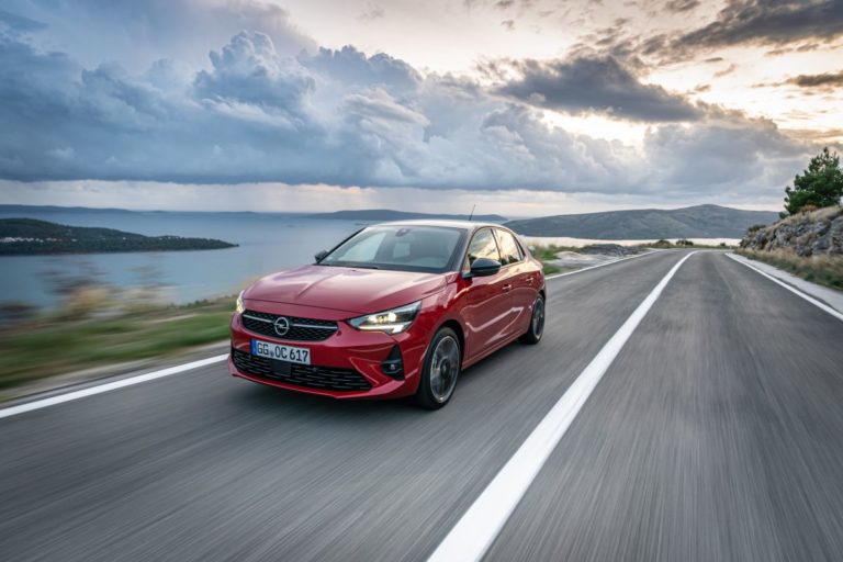 Opel Corsa, continua a novembre l’offerta per neopatentati