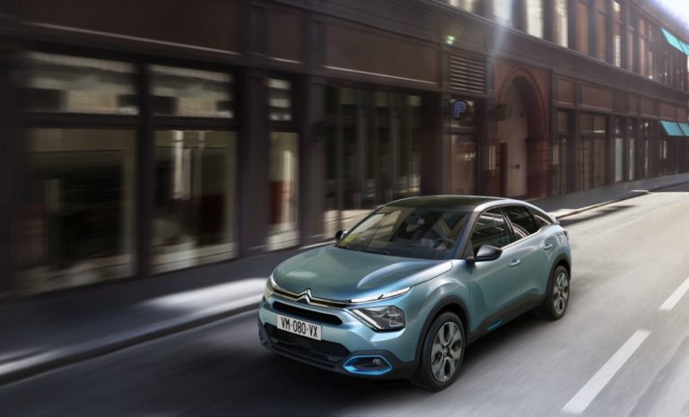 Citroèn è-C4 offre di serie il cavo per la ricarica da 22 kW