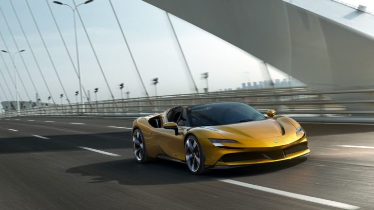 Ferrari SF90 spider. La più potente supercar di gamma a tetto aperto