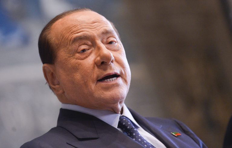 Berlusconi ricoverato per accertamenti “Sto bene”