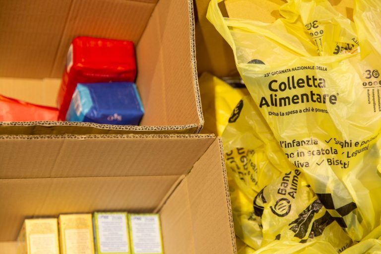Torna la colletta alimentare, quest’anno spesa con la card