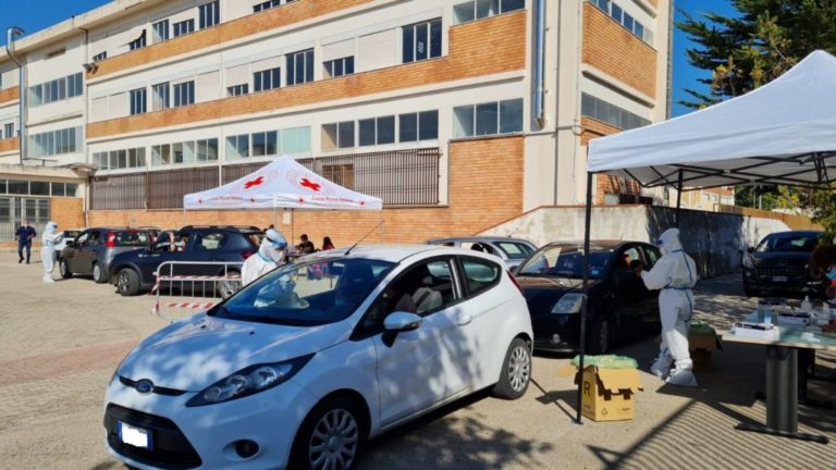 In Sicilia eseguiti 60 mila tamponi nei drive-in, 1420 positivi al Covid