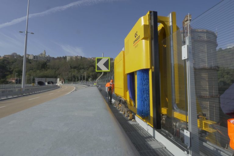 Robot in azione sul nuovo Ponte di Genova