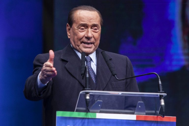 Berlusconi “Maggioranza diversa è impossibile”