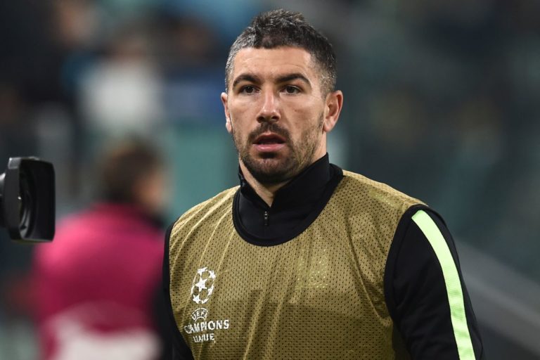 Altra tegola per l’Inter, Kolarov positivo al coronavirus