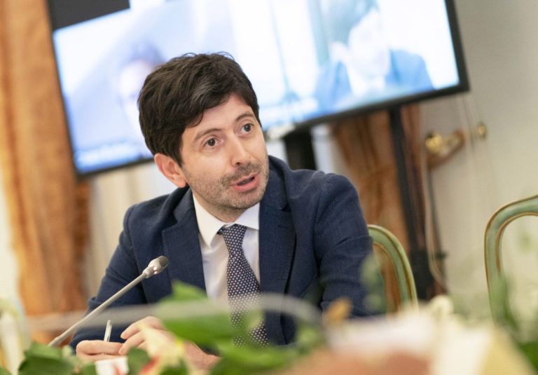 Coronavirus, Speranza “Misure indispensabili per piegare la curva”