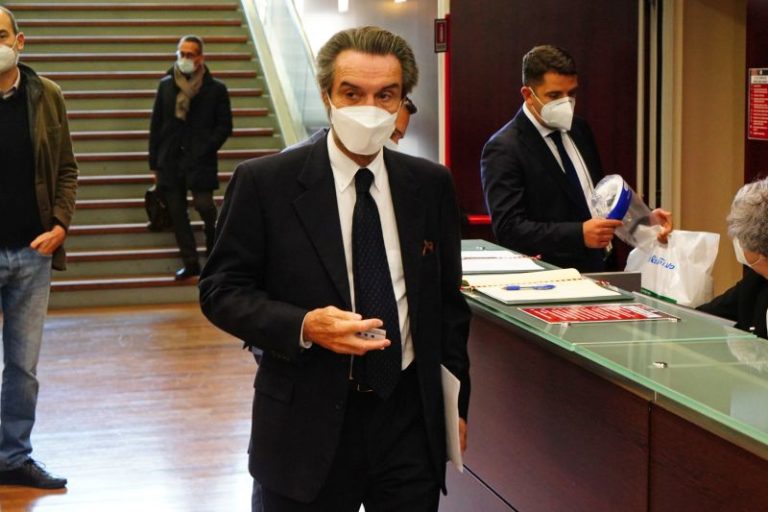 Covid, Fontana “I nostri numeri sono già da zona arancione”