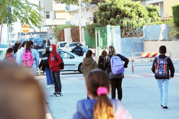 RITORNO A SCUOLA PER ELEMENTARI E MEDIE ZAINO BAMBINI ALUNNI SCOLARI ZAINI