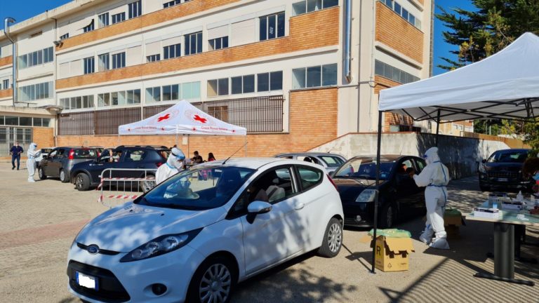 Coronavirus, in 50 città siciliane drive-in per tamponi rapidi