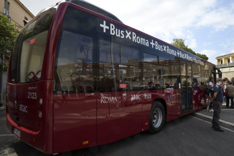 Roma, Raggi “A San Basilio nuovi bus e linea per metro B”