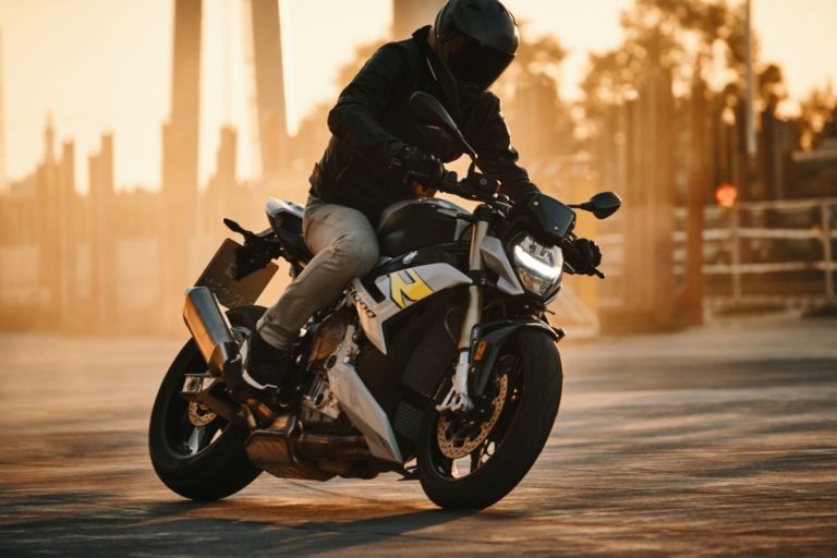 Look roadster emozionale per la nuova BMW S 1000 R