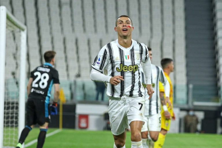 Ronaldo affonda il Cagliari, la Juve vince ed è seconda